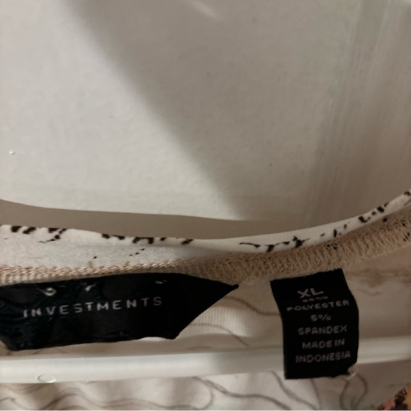 Investments,‎ women’s top size extra large - Picture 2 of 3